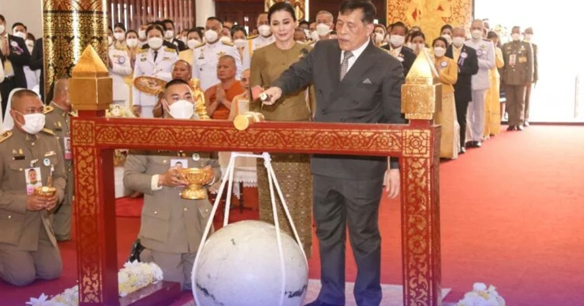 ในหลวง-พระราชินี ทรงตัดหวายลูกนิมิต วัดพระธาตุดอยเวียงแก้ว จ.เชียงราย