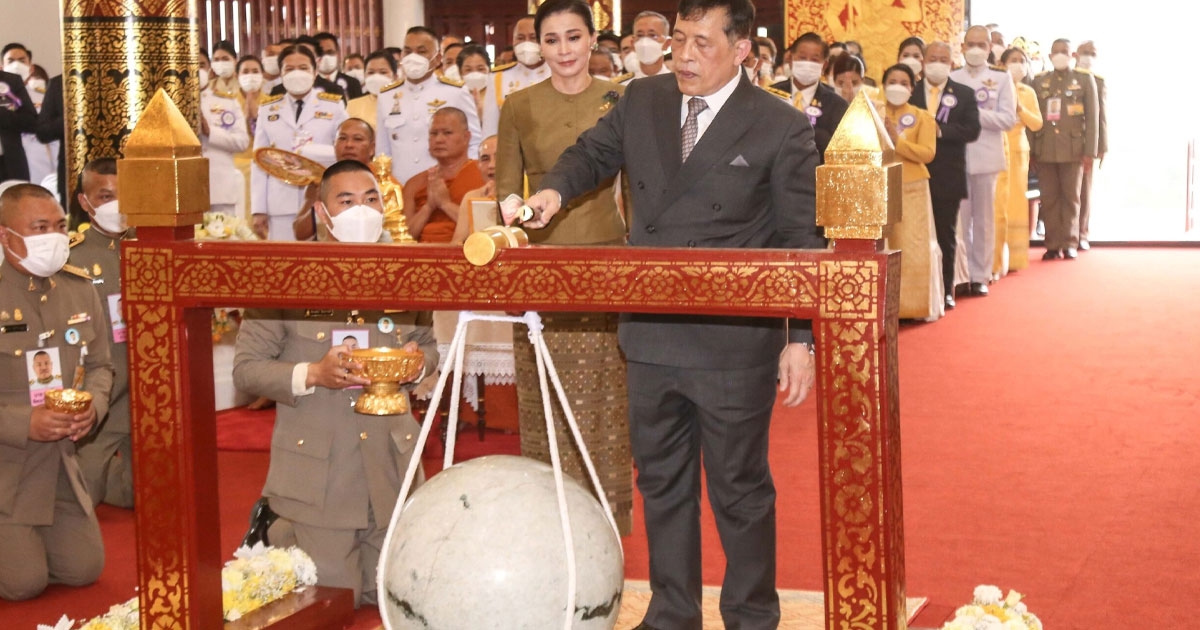 ในหลวง-พระราชินี ทรงตัดหวายลูกนิมิต วัดพระธาตุดอยเวียงแก้ว