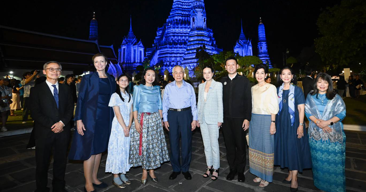 ยูนิเซฟ รวมพลังผู้นำและเยาวชน เนรมิตพระปรางค์วัดอรุณฯ เป็นสีฟ้า ระลึกถึงวันเด็กสากล ย้ำจุดยืนในการสร้างสิทธิและอนาคตของเด็ก