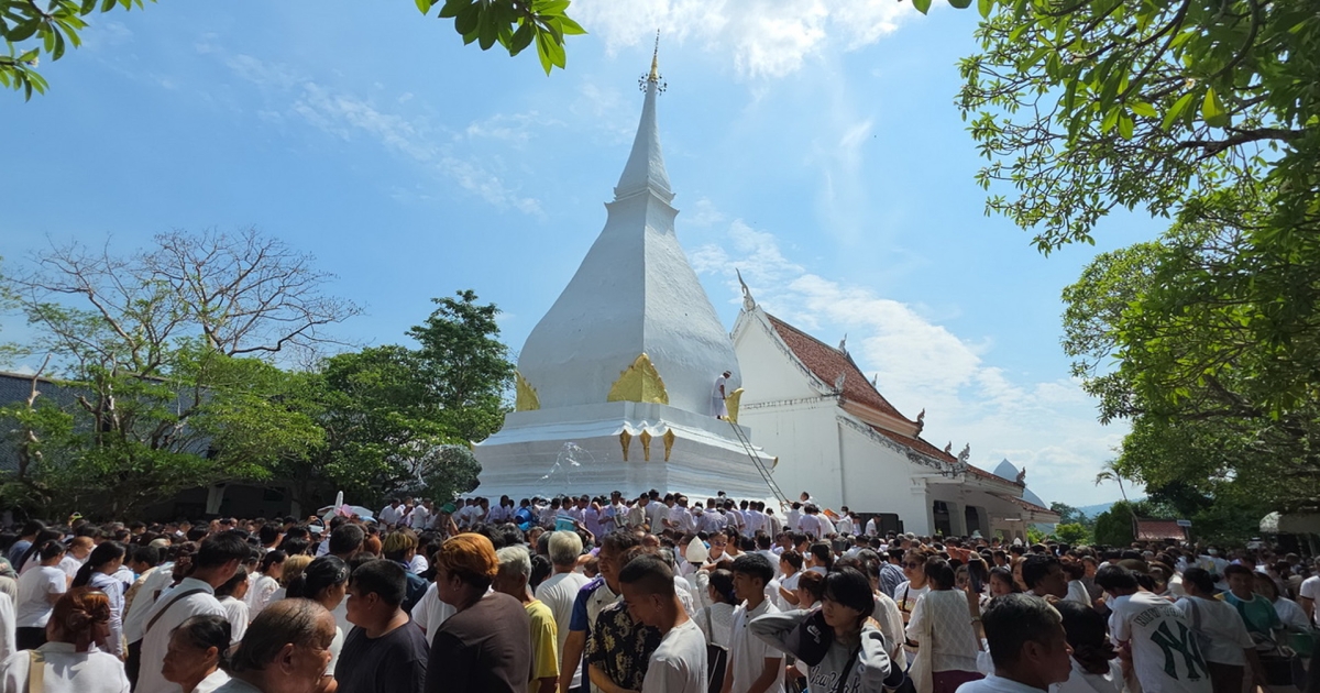 คนร่วมหมื่นแห่ร่วมพิธีล้างพระธาตุศรีสองรัก ครอบรอบ 465 ปี