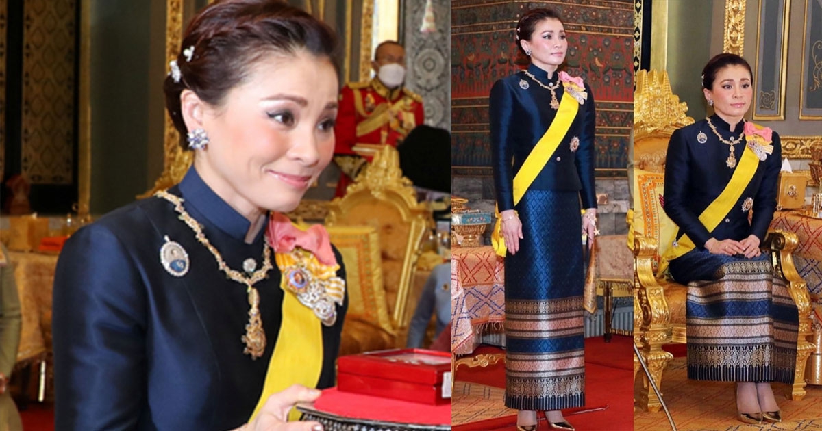 งดงาม พระราชินี ฉลองพระองค์ผ้าไหมยกดอกลายสร้อยสนถมเกสร