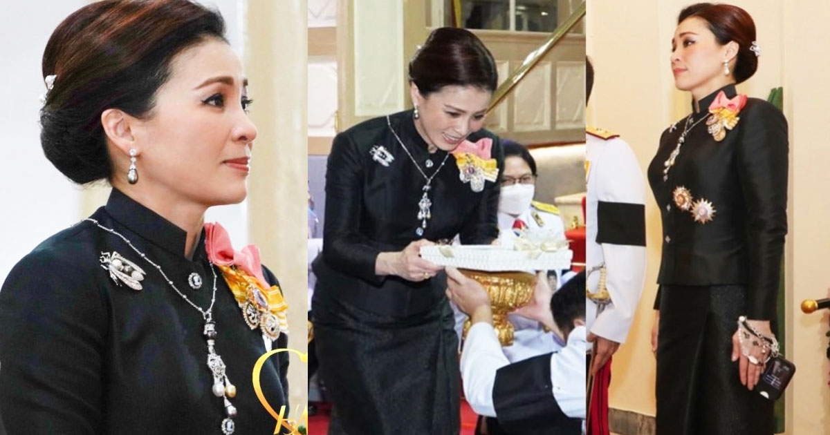 พระราชินี ฉลองพระองค์ไทยพระราชนิยมไทยจิตรลดา แบบครึ่งยศไว้ทุกข์