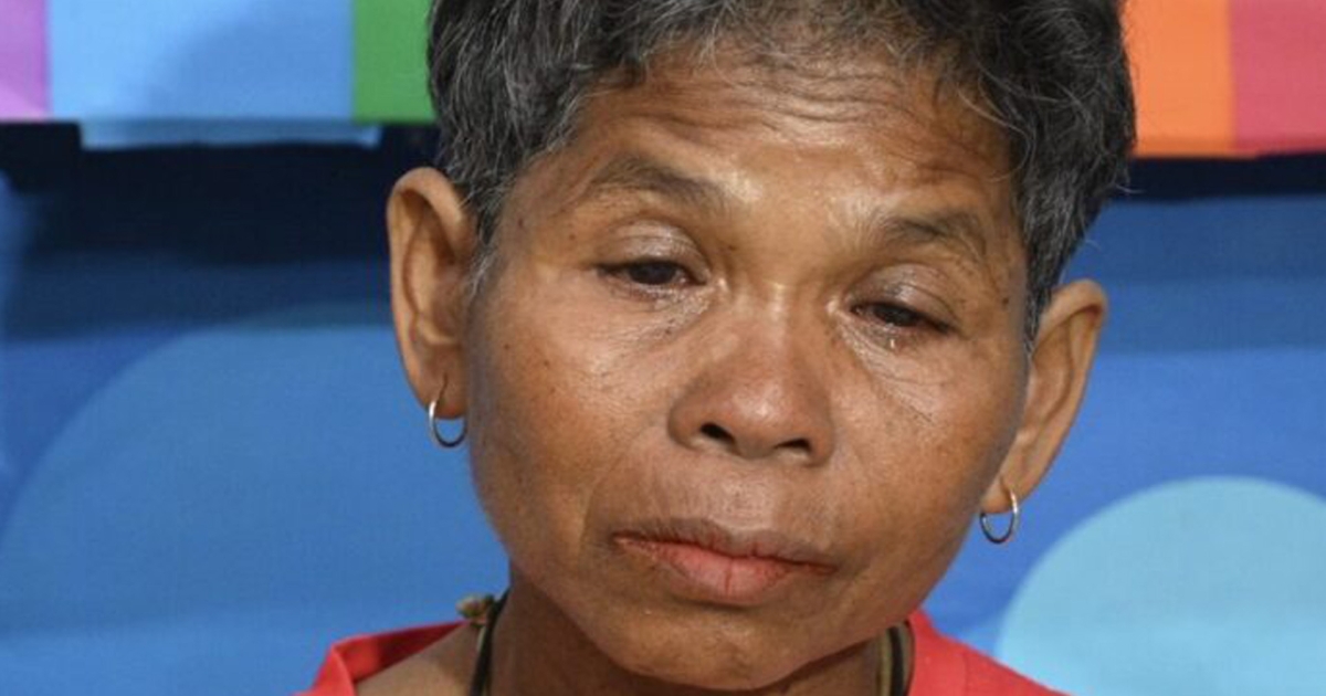 ขอสาปแช่งเขมร ยายน้ำตาร่วงหลาน 8 ขวบสิ้นใจในอ้อมกอด ลูกสาหัสยังไม่บอกน้ำโขงเสียแล้ว จากเหตุระเบิดตกใส่บ้าน