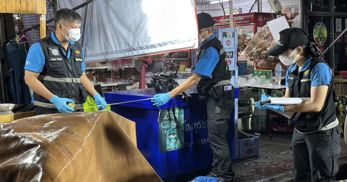 หนุ่มชักมีดเดินเข้ามาแทง โดนยิงสวนดับสลด หน้าแฟลตคลองจั่น ตำรวจตามรวบมือปืนบาดเจ็บที่ รพ.