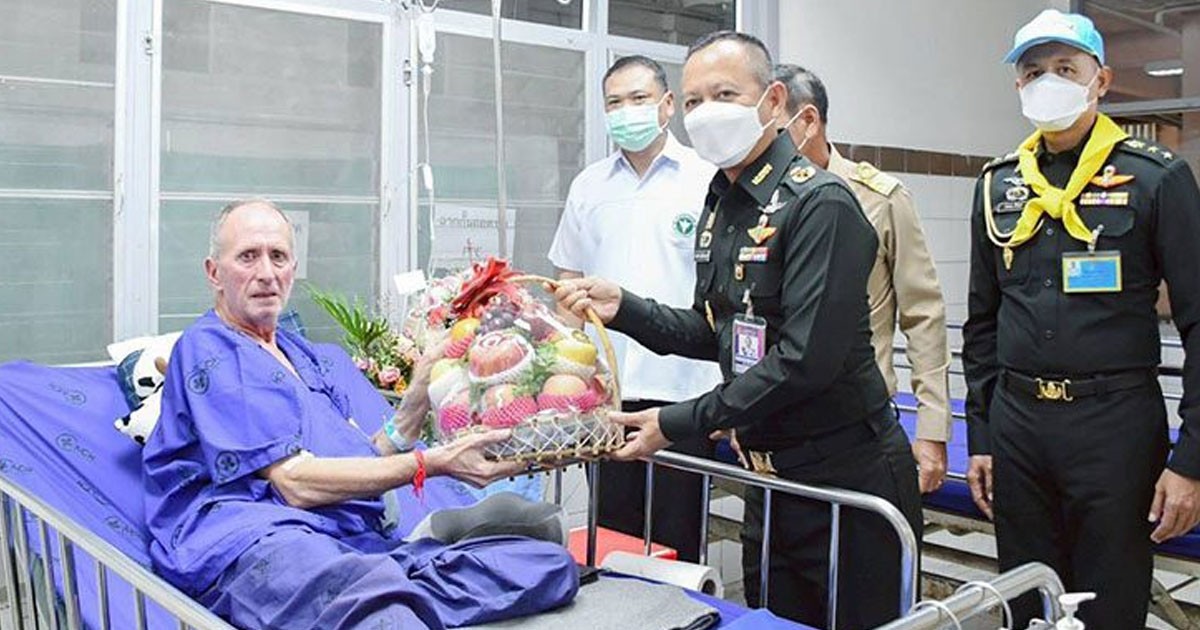 ในหลวง พระราชินี ทรงรับนักสำรวจถ้ำชาวอังกฤษ หนึ่งในทีมช่วยเหลือ 13 หมูป่าติดถ้ำหลวง เป็นคนไข้ในพระบรมราชานุเคราะห์