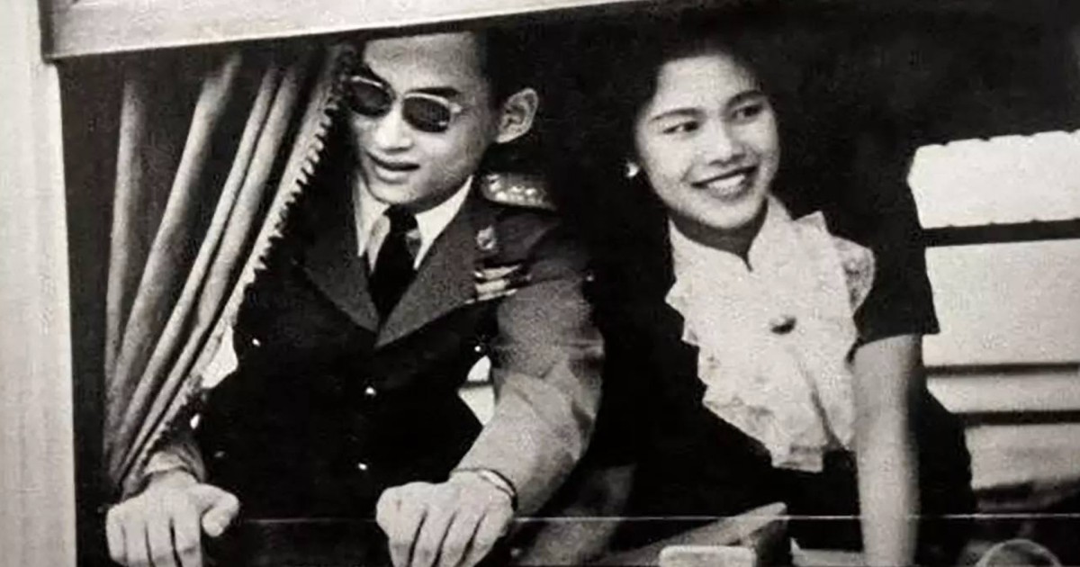 ย้อนเรื่องราวประทับใจ ในหลวงรัชกาลที่ 9 ทรงเปิดเพลง เหมือนเคย ให้พระพันปีหลวงฟัง ในงานฉลองราชาภิเษก